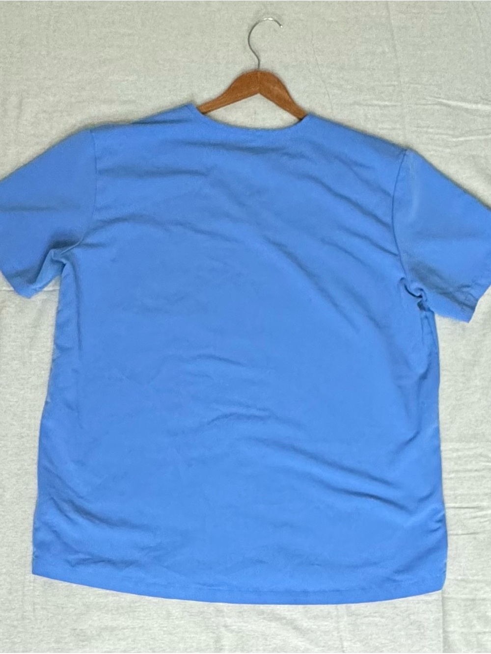 Figs Men's Leon V-Neck Scrub Top in Ceil Blue - Picture 5 of 6